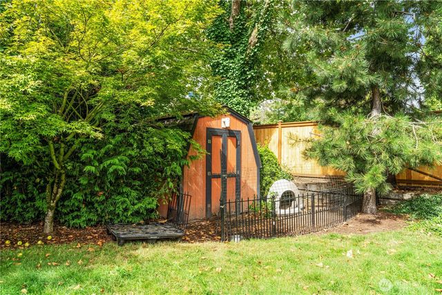 11527 113th PL NE, Kirkland, WA 98033