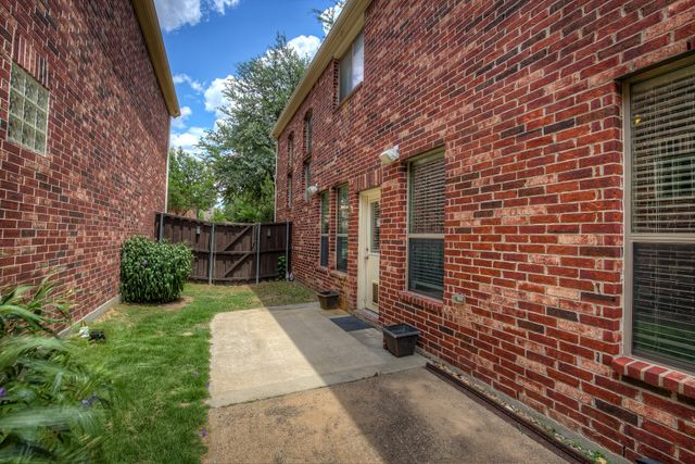 4321 Peregrine Way, Carrollton, TX 75010