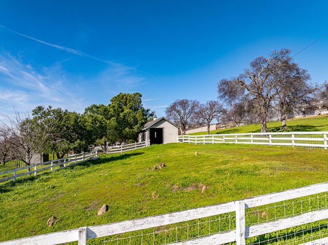 9739 Carrizo Way, La Grange, CA 95329