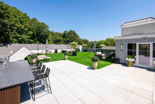 100 East Putnam Avenue 304, Greenwich, CT 06807