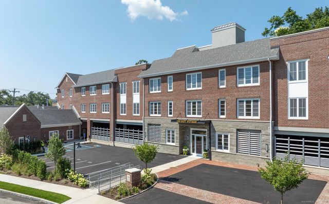 100 East Putnam Avenue 304, Greenwich, CT 06807