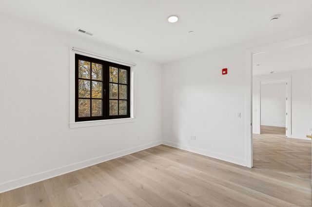 100 East Putnam Avenue 304, Greenwich, CT 06807