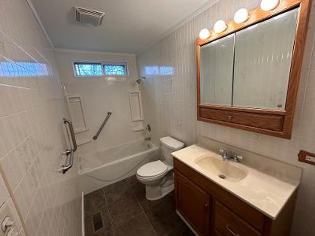 225 Nippert Avenue 225, Romeoville, IL 60446