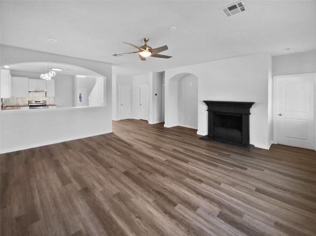 127 Campos DR, Hutto, TX 78634