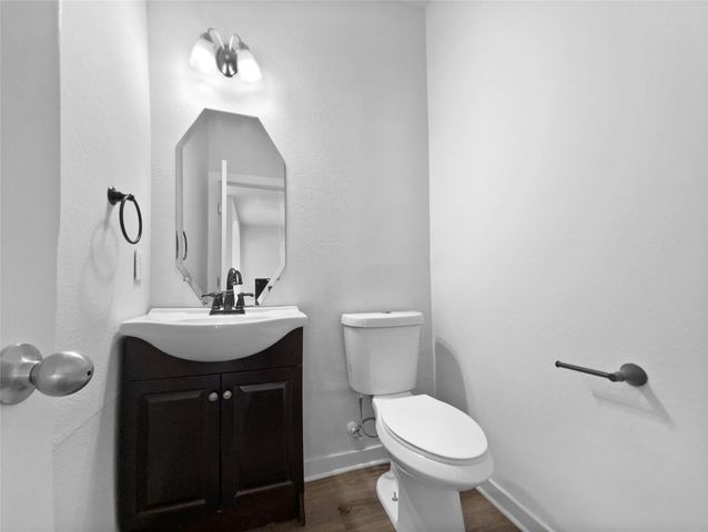 127 Campos DR, Hutto, TX 78634