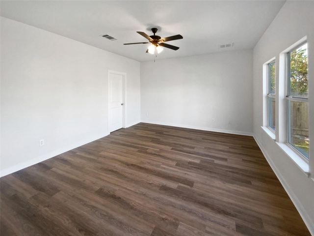 127 Campos DR, Hutto, TX 78634