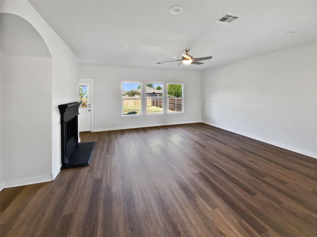 127 Campos DR, Hutto, TX 78634