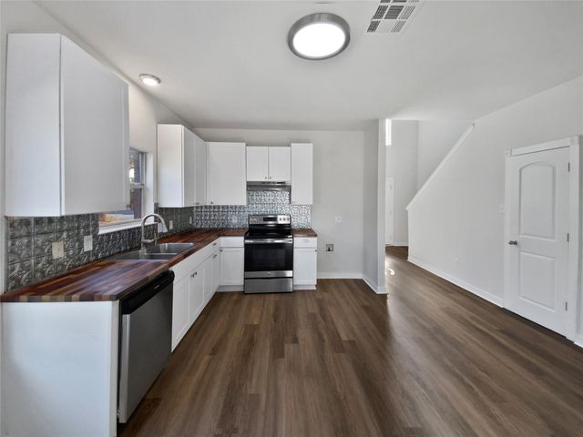 127 Campos DR, Hutto, TX 78634