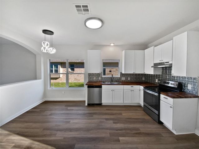 127 Campos DR, Hutto, TX 78634