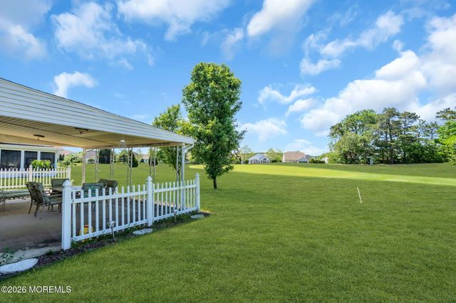 21 Provence Drive, Manchester, NJ 08759
