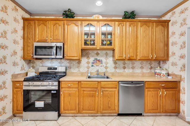 21 Provence Drive, Manchester, NJ 08759