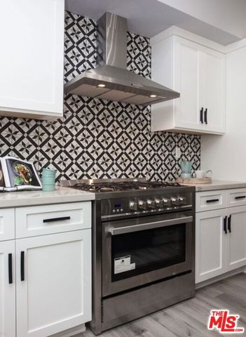 433 S Wilton Place, Los Angeles, CA 90020