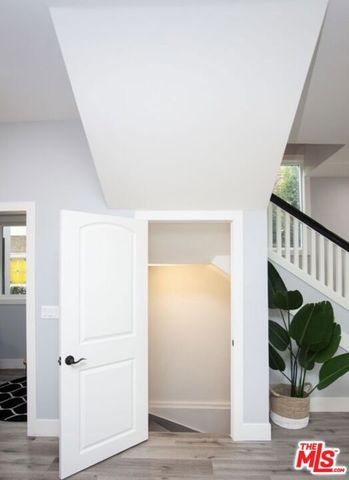 433 S Wilton Place, Los Angeles, CA 90020