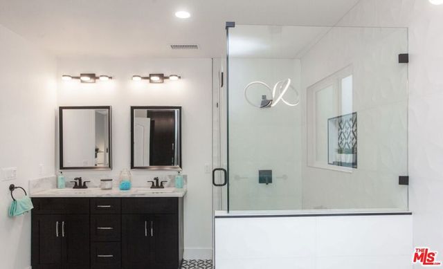 433 S Wilton Place, Los Angeles, CA 90020