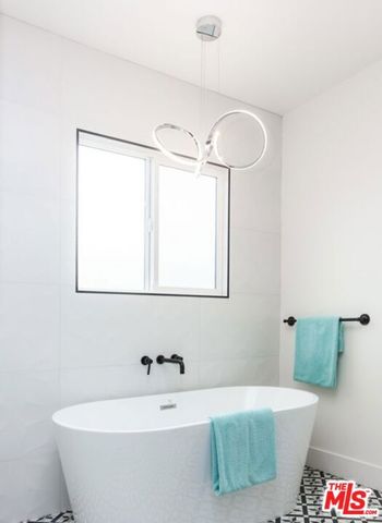 433 S Wilton Place, Los Angeles, CA 90020