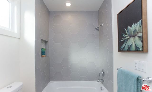 433 S Wilton Place, Los Angeles, CA 90020