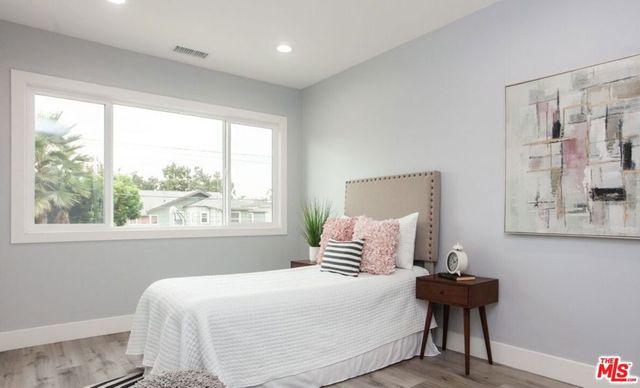 433 S Wilton Place, Los Angeles, CA 90020