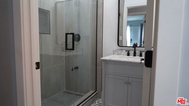 433 S Wilton Place, Los Angeles, CA 90020