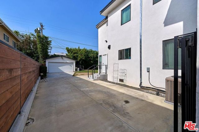 433 S Wilton Place, Los Angeles, CA 90020