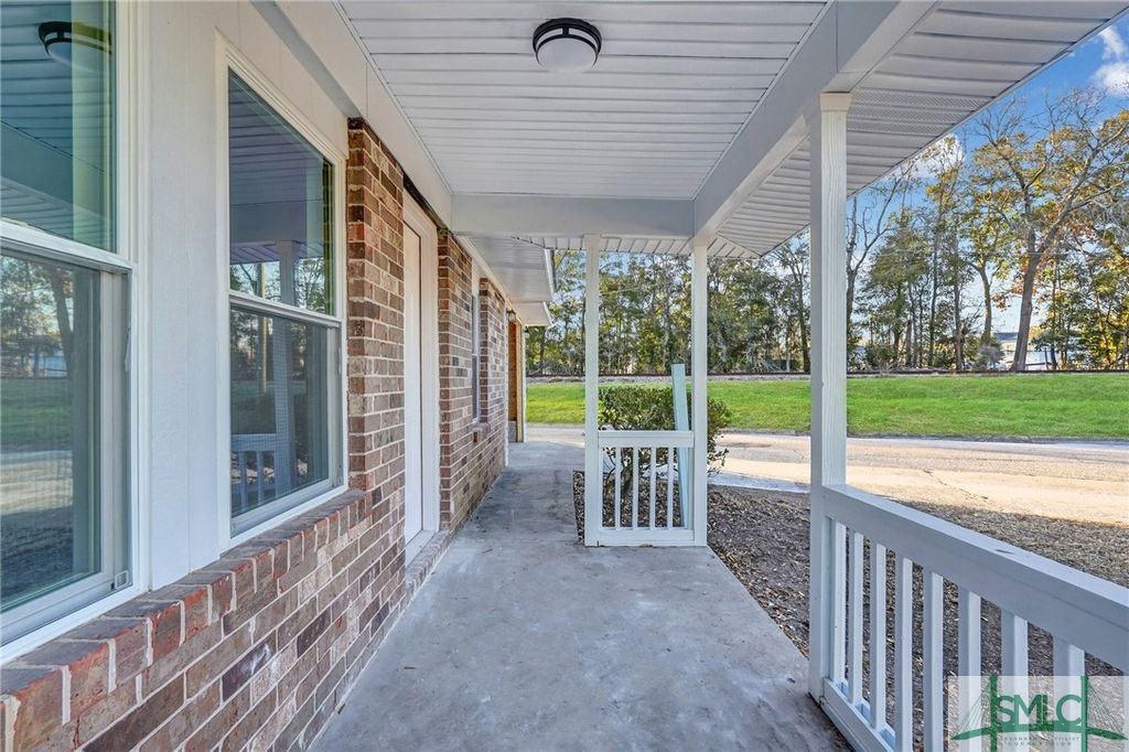 Image 7 of property listing at 601 E 31st Street, Savannah, GA 31401