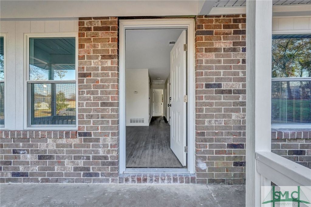 Image 8 of property listing at 601 E 31st Street, Savannah, GA 31401