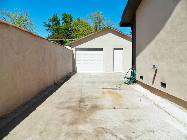 3541 21st Ave, Sacramento, CA 95820