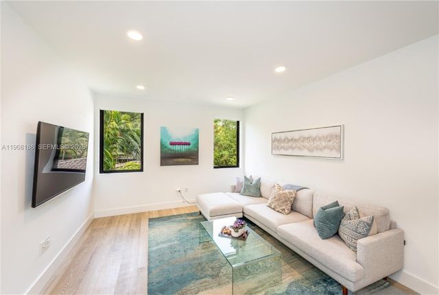 2550 Overbrook St 0, Miami, FL 33133