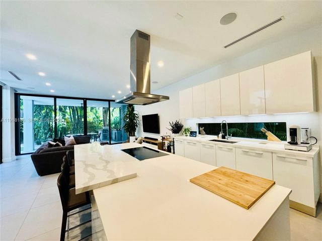 2550 Overbrook St 0, Miami, FL 33133