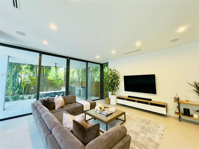 2550 Overbrook St 0, Miami, FL 33133