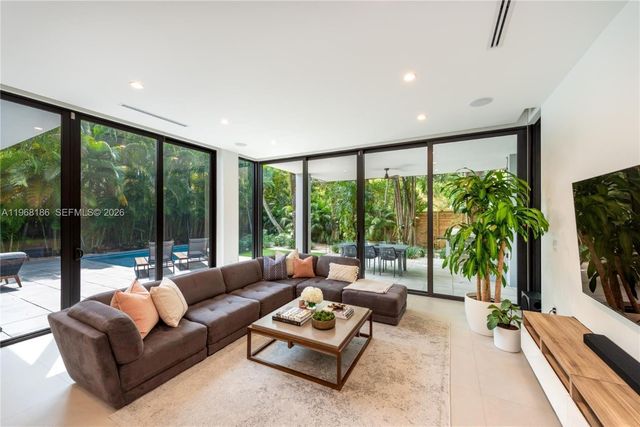 2550 Overbrook St 0, Miami, FL 33133