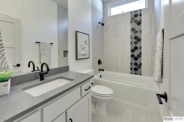 10602 S 126th Court, Papillion, NE 68138