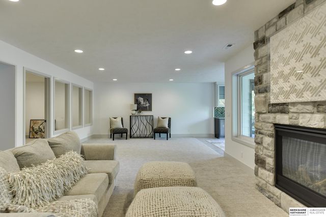 10602 S 126th Court, Papillion, NE 68138