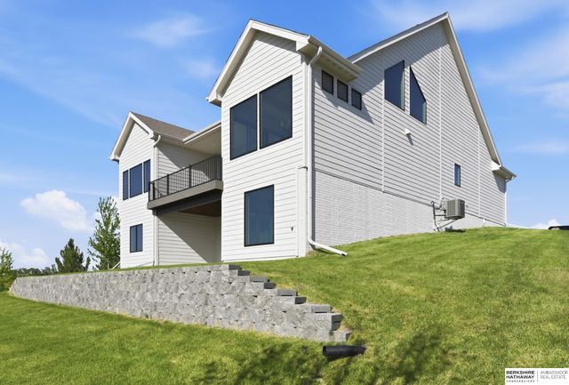 10602 S 126th Court, Papillion, NE 68138