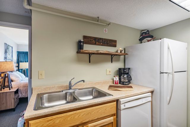 220 Mountainside Drive E203, Stowe, VT 05672