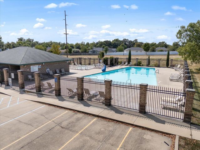 4107 TREETOP LN, Columbia, MO 65202
