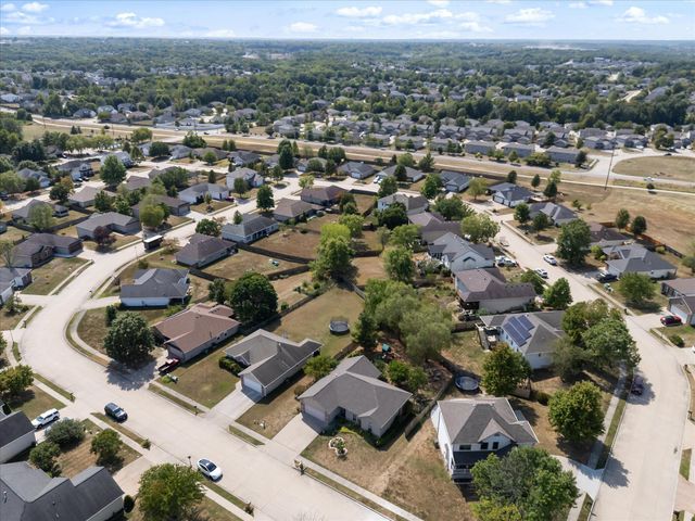 4107 TREETOP LN, Columbia, MO 65202