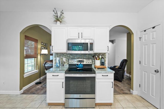 4107 TREETOP LN, Columbia, MO 65202