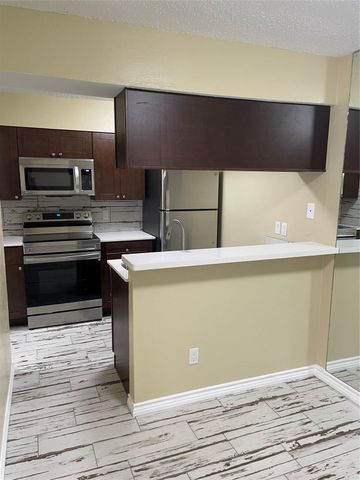 17331 Red Oak Drive 34, Houston, TX 77090