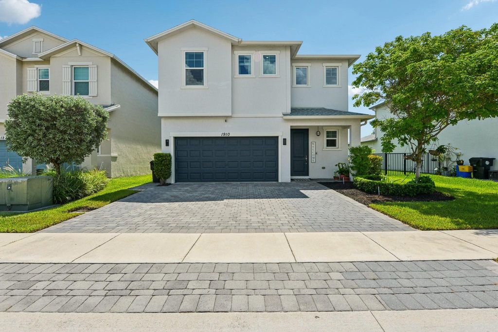 1910 Harding St, Lake Worth Beach, FL 33460
