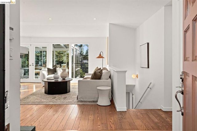 6272 Clive Avenue, Oakland, CA 94611