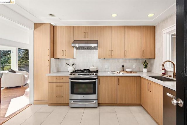 6272 Clive Avenue, Oakland, CA 94611