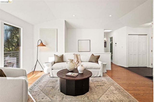 6272 Clive Avenue, Oakland, CA 94611