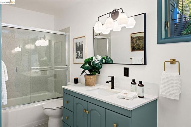 6272 Clive Avenue, Oakland, CA 94611