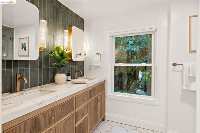 6272 Clive Avenue, Oakland, CA 94611