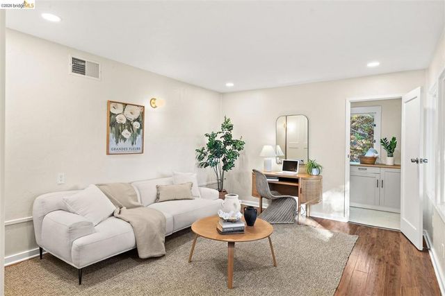 6272 Clive Avenue, Oakland, CA 94611