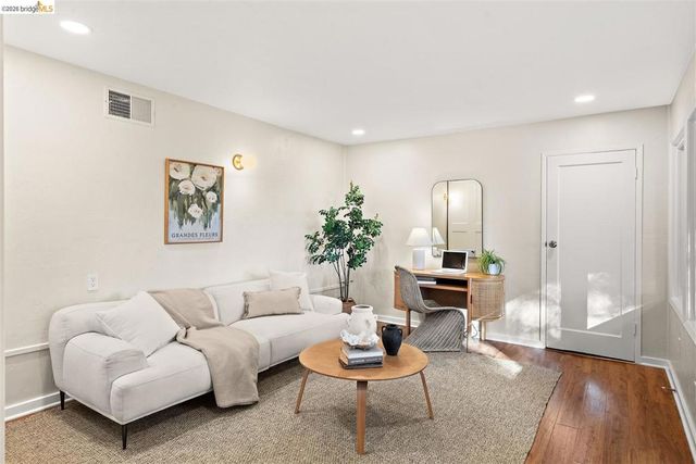 6272 Clive Avenue, Oakland, CA 94611