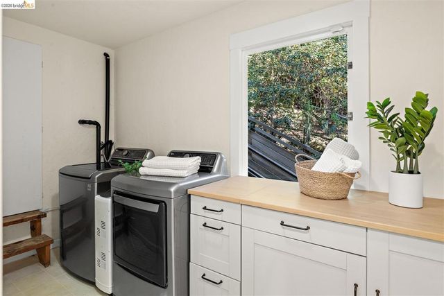 6272 Clive Avenue, Oakland, CA 94611