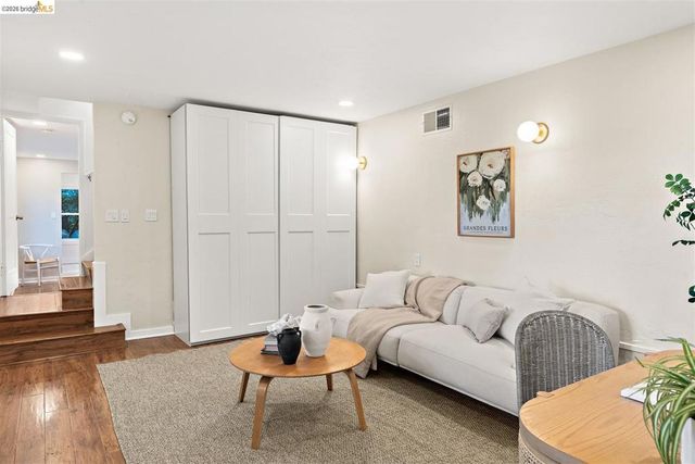 6272 Clive Avenue, Oakland, CA 94611