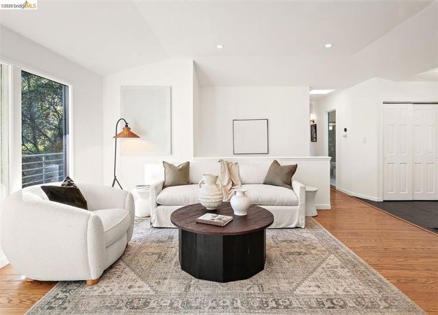 6272 Clive Avenue, Oakland, CA 94611