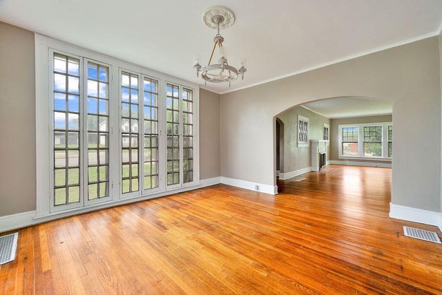 2325 E 03rd Street, Chattanooga, TN 37404